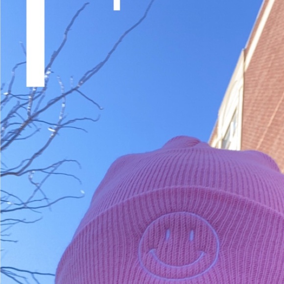 Pink smiley face beanie - Picture 4 of 4
